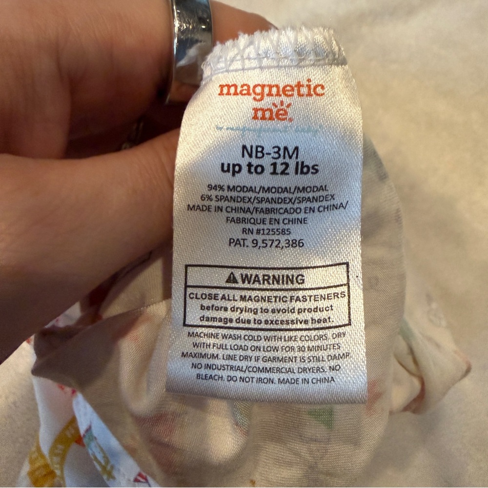 MAGNETIC ME An Heir is born gown Modal Magnetic - Picture 5 of 6